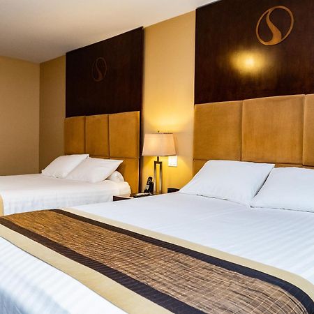 SKKY Hotel Whitehorse Buitenkant foto