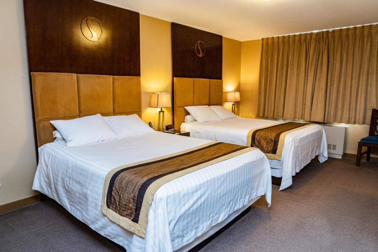SKKY Hotel Whitehorse Buitenkant foto