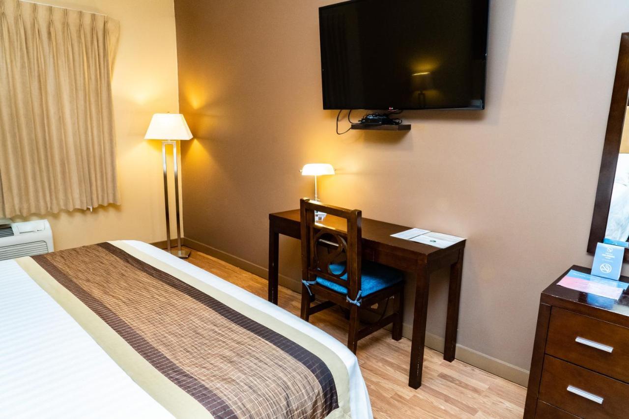 SKKY Hotel Whitehorse Buitenkant foto