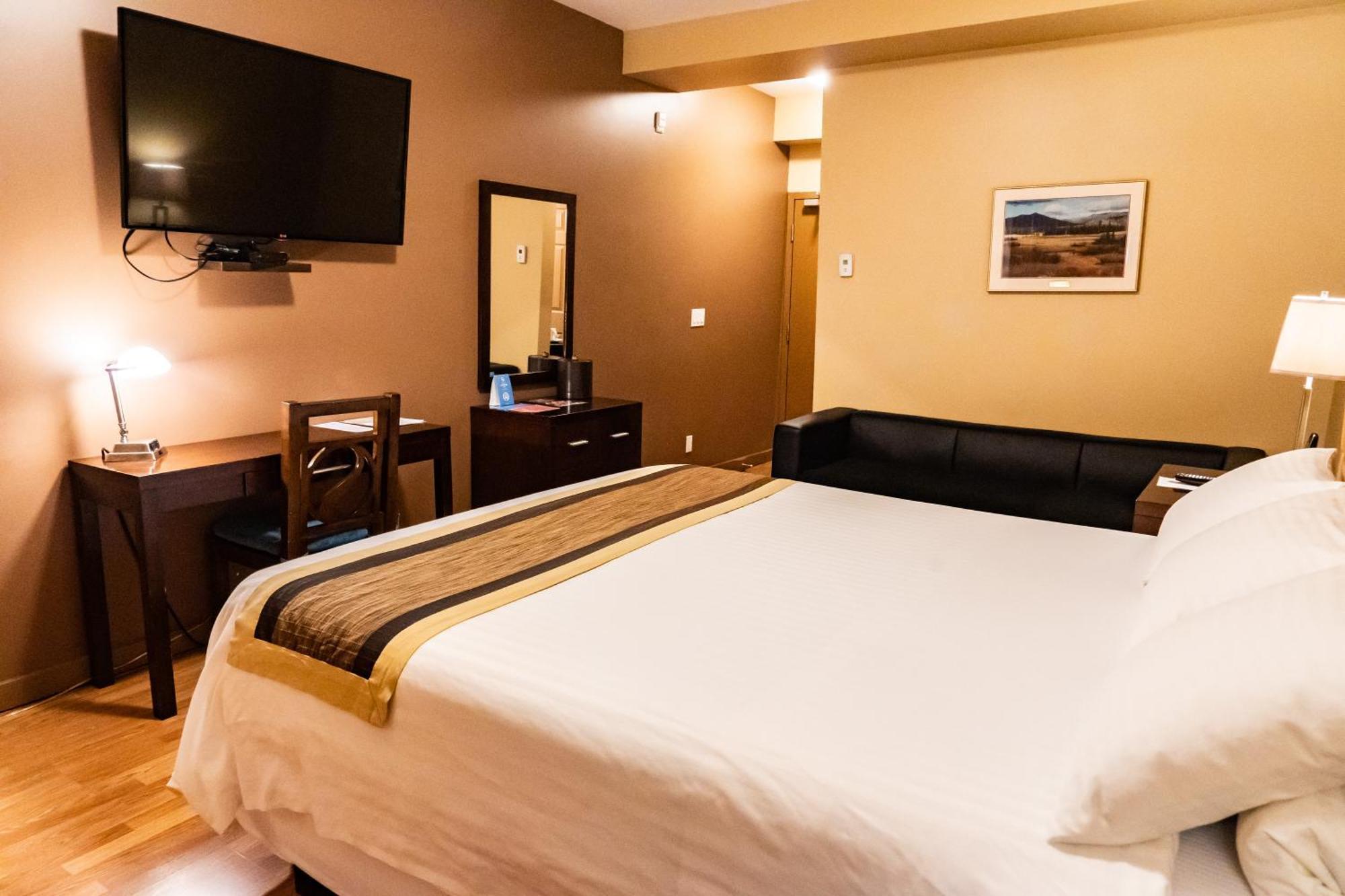 SKKY Hotel Whitehorse Buitenkant foto