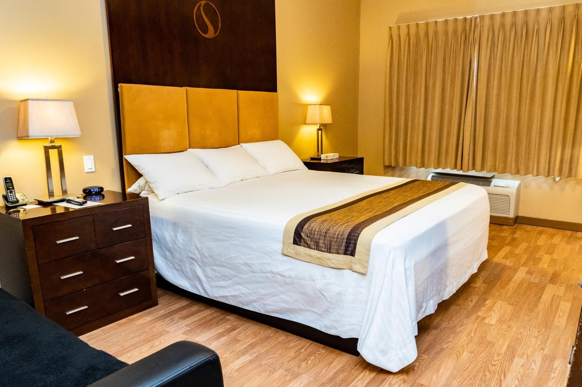SKKY Hotel Whitehorse Buitenkant foto