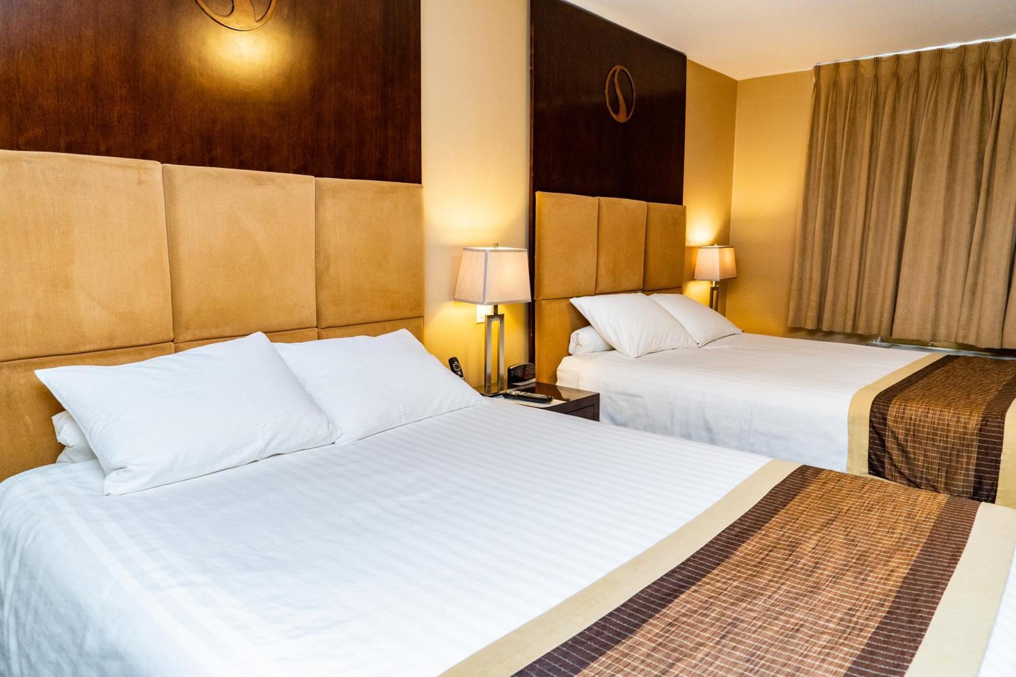 SKKY Hotel Whitehorse Buitenkant foto