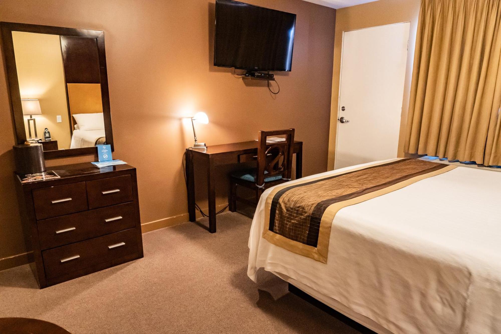 SKKY Hotel Whitehorse Buitenkant foto