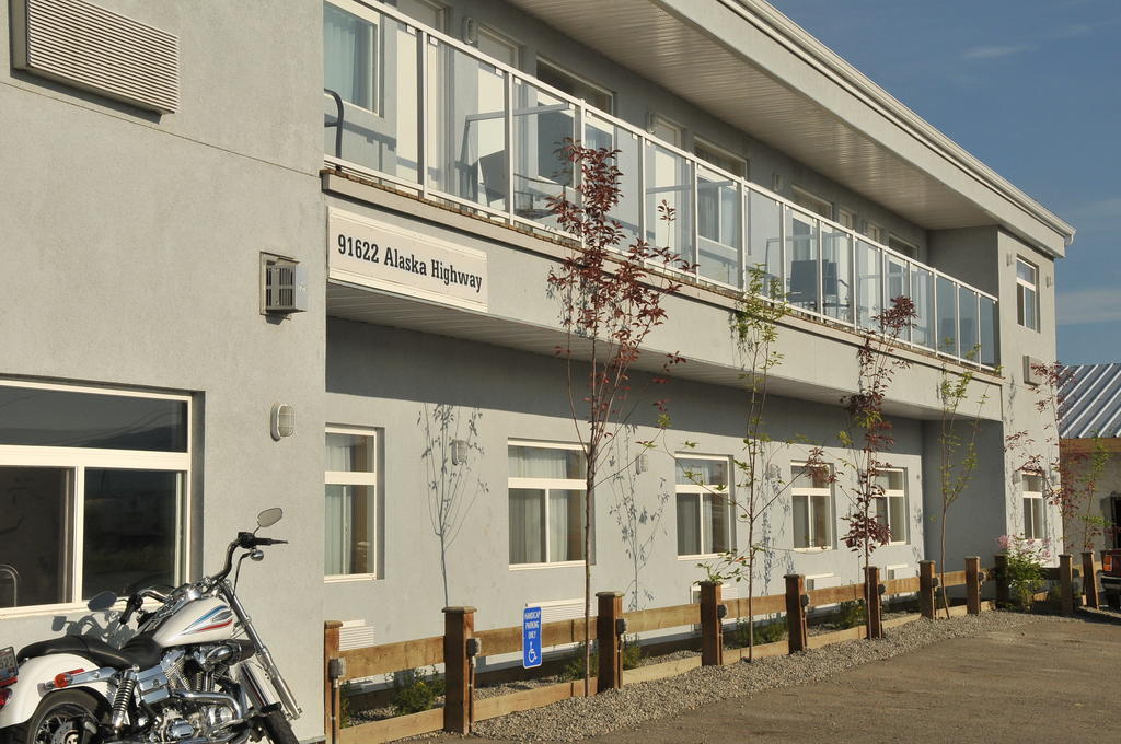 SKKY Hotel Whitehorse Buitenkant foto
